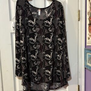LuLaRoe Maleficent top Black and White Patterned Women's Top 3XL